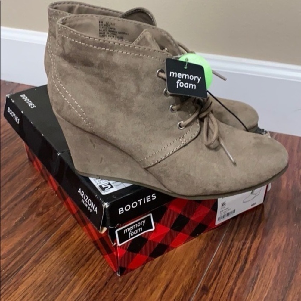 Memory Foam Wedges Taupe size 8 tie up booties fall footwear boots comfortable - Picture 9 of 10